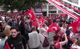 Haluk Levent, Bursalı gençlerin 19 Mayıs coşkusuna eşlik etti