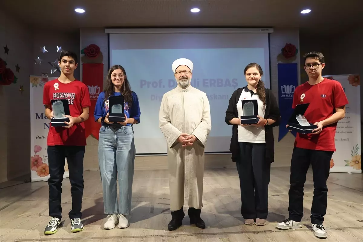 Ali Erbaş’tan İzmir’deki Okula Ziyaret