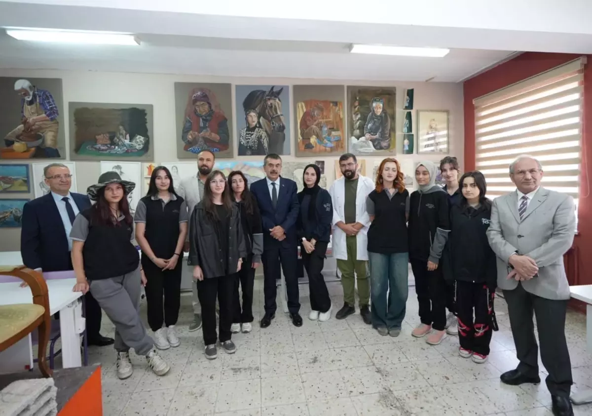Bakan Tekin’den Öğretmenlere Destek
