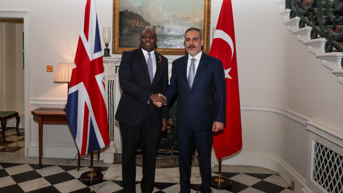 Hakan Fidan, İngiliz mevkidaşı ile Londra’da bir araya geldi