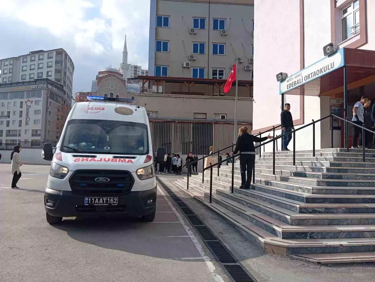 Bilecik’te Öğretmen Merdivenlerden Düştü