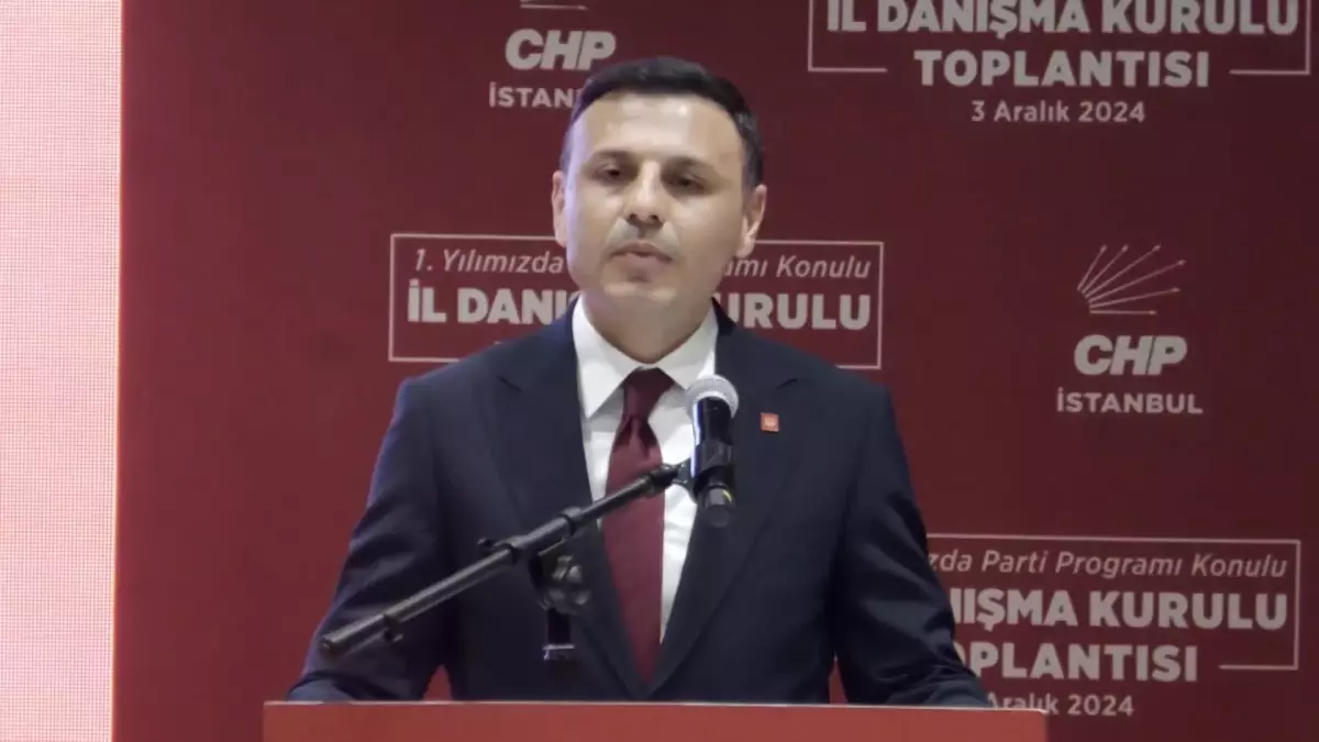 Özgür Çelik: “Kim Medya Aracılığıyla Partinin Tartışılmasına Sebep Oluyorsa İktidarın Ekmeğine Yağ Sürmektedir”